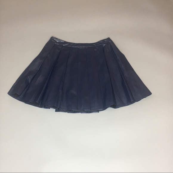ASTR Vegan Navy Leather Pleated Mini Skirt Size Large - Picture 8 of 10